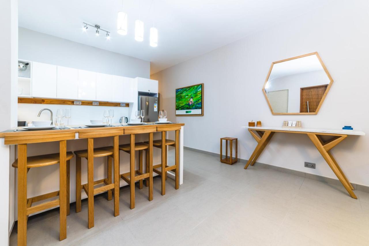 One Bay Residence Unit 15 - Penthouse With Private Roof Top, Jacuzzi And Sea View Grand-Baie Eksteriør bilde