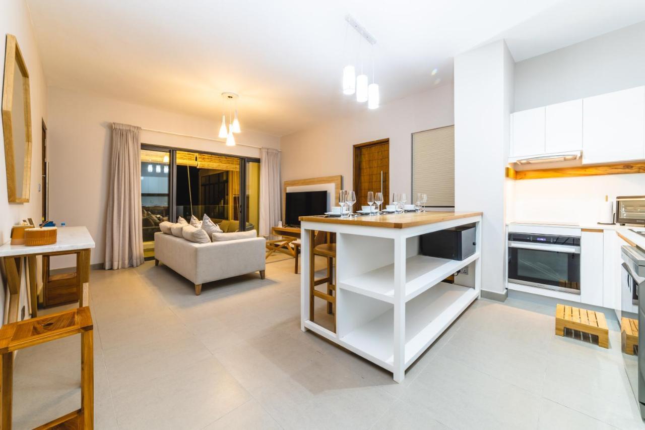 One Bay Residence Unit 15 - Penthouse With Private Roof Top, Jacuzzi And Sea View Grand-Baie Eksteriør bilde