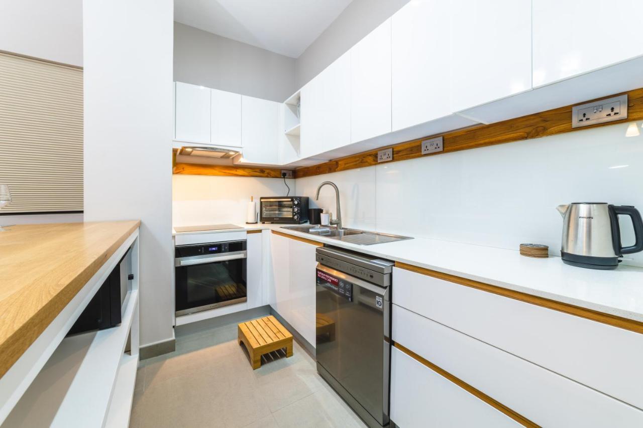 One Bay Residence Unit 15 - Penthouse With Private Roof Top, Jacuzzi And Sea View Grand-Baie Eksteriør bilde